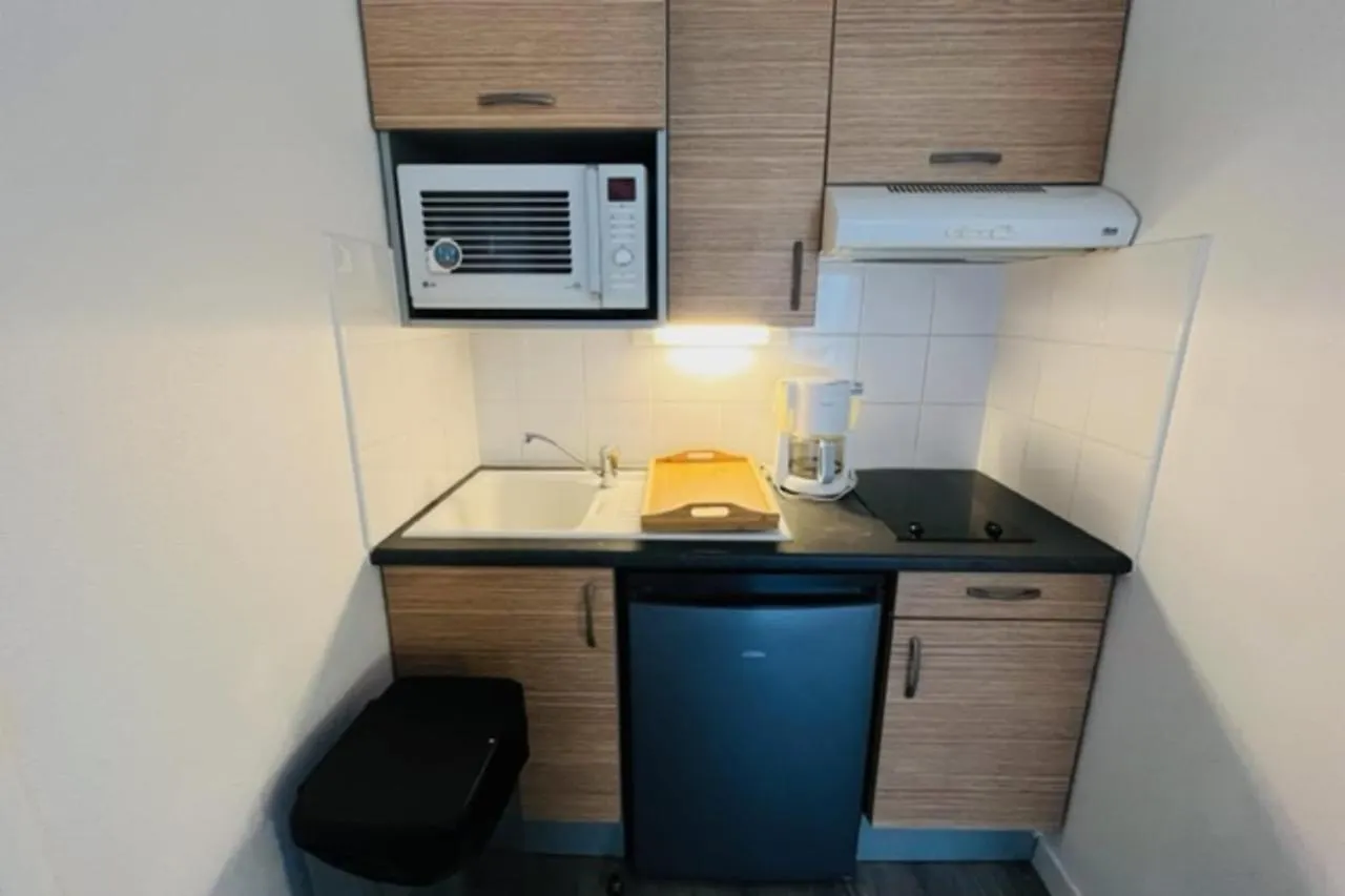 Spacious And Very Central Apartment With Garden Vannes France
