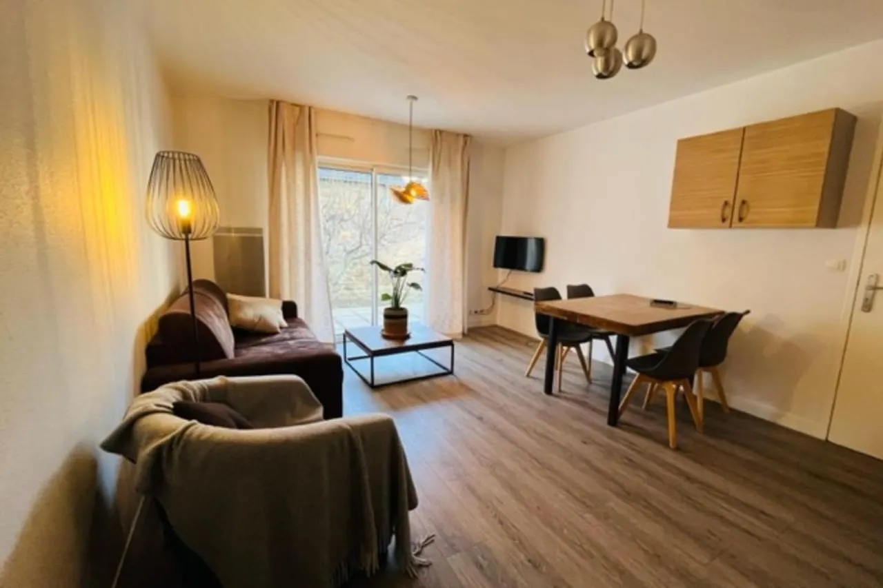 Spacious And Very Central Apartment With Garden Vannes