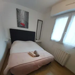 T2 Parking à Réserver Wi-fi 10' à Pied Du Port Appartement